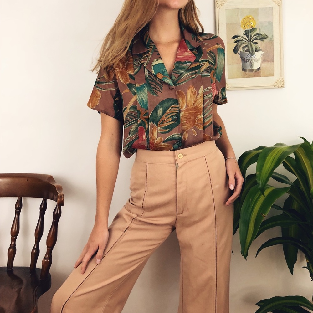 Pleated Rustic Paradise Top - Picture 2 of 8
